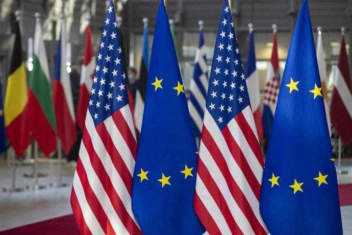 L'ambassadeur américain auprès de l'UE exhorte l'Europe à ne pas infliger d'amendes aux entreprises technologiques en raison du développement de l'IA