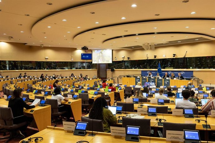 Le PE maintient une pétition citoyenne concernant les échecs des bracelets anti-abus tandis que Bruxelles précise si cela affecte les fonds européens