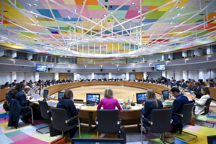 Les ministres des Affaires étrangères de l'UE cherchent ce lundi à contenir la crise en Iran et à débloquer l'aide à Kiev