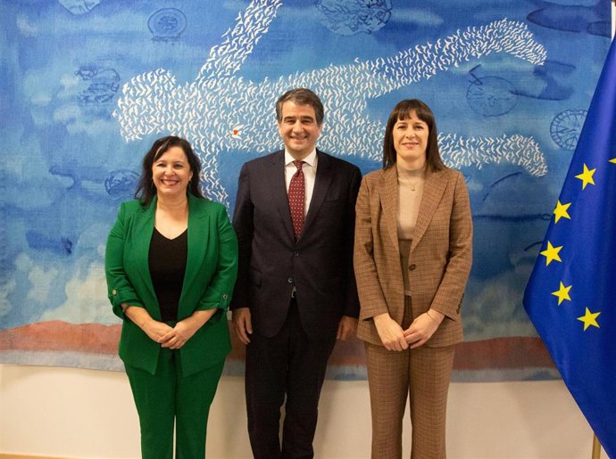 Pontón apprécie positivement la rencontre avec le commissaire européen aux Fonds et aux Réformes, qui offre un dialogue direct avec le BNG