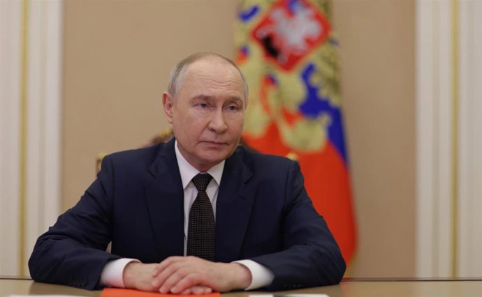 Poutine assure n'avoir « jamais » refusé de reprendre les relations avec l'Europe, qu'il considère « en crise »