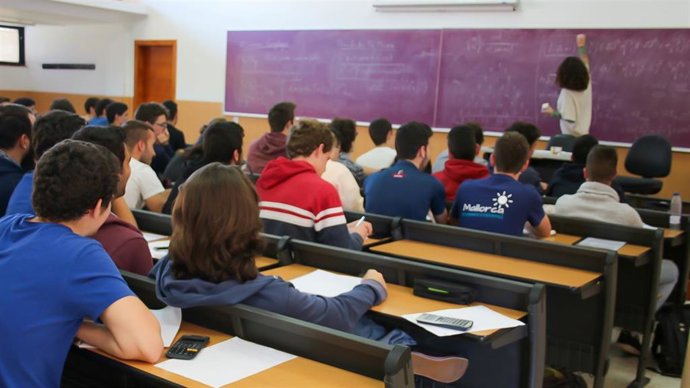 Ils ouvrent la date limite pour demander une aide complémentaire pour les étudiants universitaires voyageant cette année dans les pays de l'UE