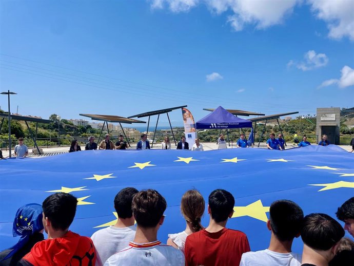 La Députation Forale célèbre la Journée de l'Europe avec un gymkhana pour plus d'une centaine de jeunes à Torrox