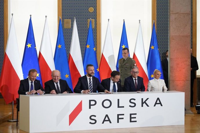 La Pologne devient le premier pays à signer un prêt SAFE de l'UE, avec 43,7 milliards pour la défense