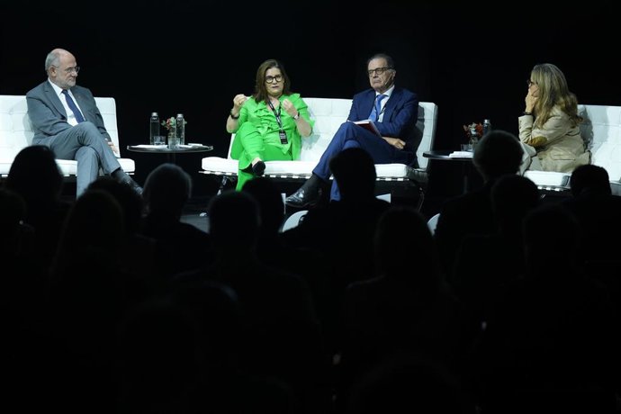 Duch prévient que la dépendance technologique transforme les citoyens en « clients forcés »