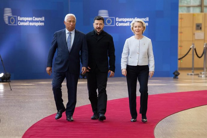 L'UE transfère à l'Ukraine les premiers 3,2 milliards des 90 milliards de prêt européen