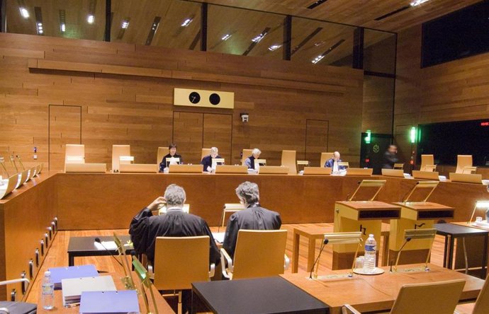 La CJUE défend le droit d'une mère de rester avec son enfant mineur malgré un permis de séjour dans un autre pays de l'UE