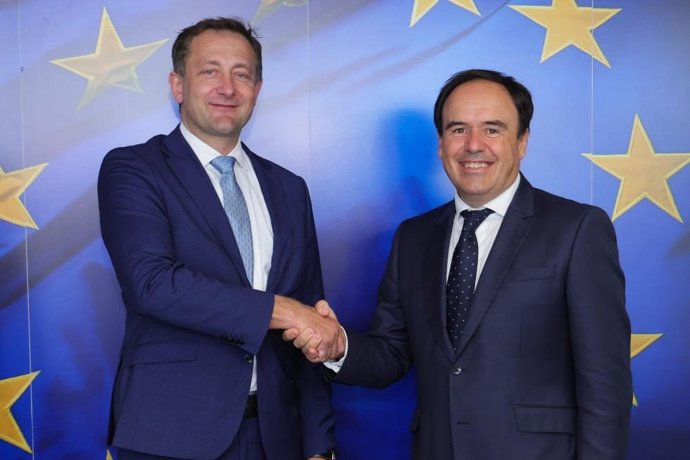 Llorca souligne l'importance de la Communauté dans l'UE et exige un plus grand soutien aux secteurs agricole et céramique