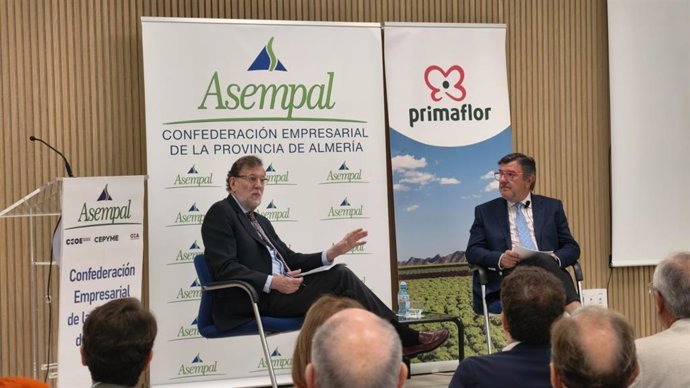 Rajoy met en garde contre l'avancée du populisme « toujours extrêmement stupide » qui met en danger les démocraties européennes