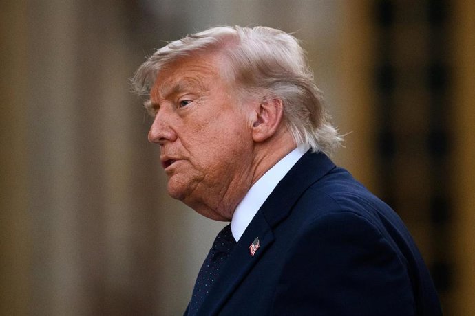 Trump menace d'imposer des droits de douane de 100 % sur tout pays européen qui taxerait les services numériques américains