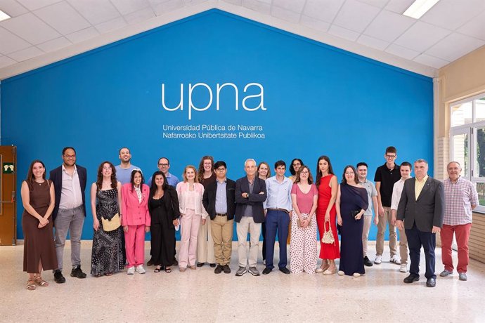 Au total, treize personnes sont diplômées de la huitième promotion du Workable University Extension Diploma.