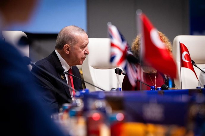 Erdogan demande à l'UE de ne pas laisser la Turquie hors de la défense et prévient que l'OTAN ne doit pas dépendre uniquement des États-Unis