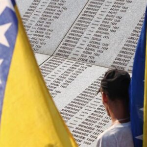 L'UE se souvient du génocide de Srebrenica et appelle les dirigeants bosniaques à la « responsabilité » face à la division