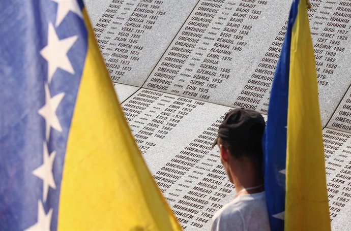 L'UE se souvient du génocide de Srebrenica et appelle les dirigeants bosniaques à la « responsabilité » face à la division