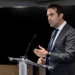 L'organisme demande aux États-Unis de respecter l'accord avec l'UE et s'engage à réduire les obstacles aux nouveaux droits de douane