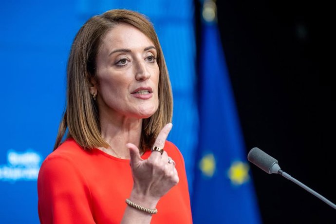 Metsola condamne les cris racistes des députés après avoir approuvé la directive retour et annonce des mesures