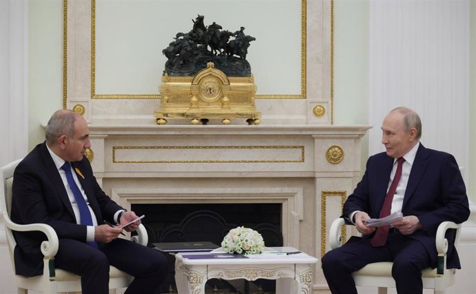 Poutine et Pachinian parlent d'un éventuel référendum permettant à l'Arménie de choisir entre l'UE ou l'Union eurasienne