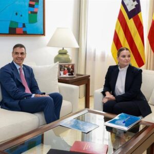Prohens demande à Sánchez un plan pour répondre à « l'urgence migratoire » dans les îles Baléares et soutient le pacte migratoire européen