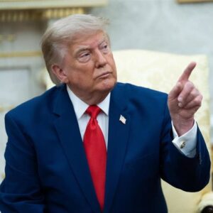Trump annonce des augmentations de droits de douane pour l'UE en cas de nouvelles amendes imposées aux entreprises américaines : « elles paieront cher »
