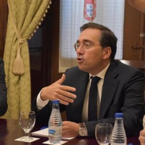 Albares qualifie de « frivoles » les critiques de l'Italie car Ceuta et Melilla constituent « la frontière la plus complexe au monde »
