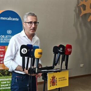 Arcadi Espagne accuse Feijóo d'avoir organisé un « rassemblement politique » à Ceuta et prône le dialogue entre les administrations