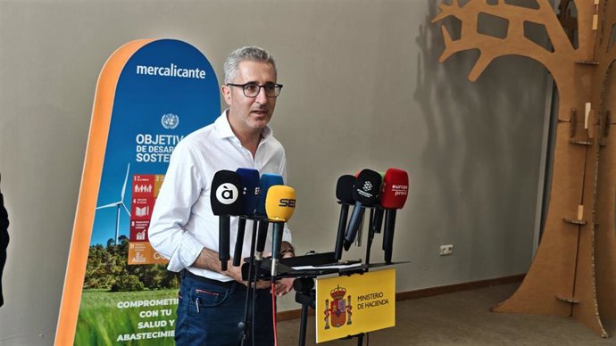 Arcadi Espagne accuse Feijóo d'avoir organisé un « rassemblement politique » à Ceuta et prône le dialogue entre les administrations
