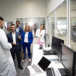 Bustinduy souligne l'activité stratégique du laboratoire de biotoxines marines, une référence pour l'UE à UVigo