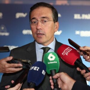 Albares défend que les rois ne doivent pas demander l'autorisation au Maroc « ni à qui que ce soit » pour leur visite à Ceuta