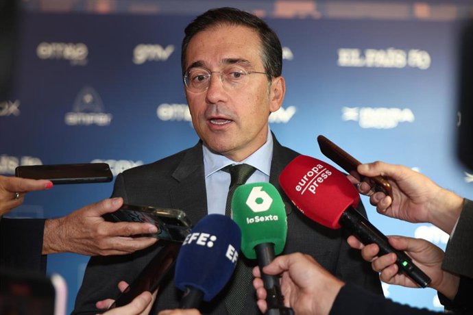 Albares défend que les rois ne doivent pas demander l'autorisation au Maroc « ni à qui que ce soit » pour leur visite à Ceuta