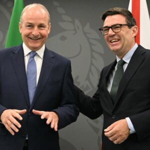 Burnham se défend devant le Premier ministre irlandais de prendre de « nouvelles mesures » pour approfondir les relations avec l'UE