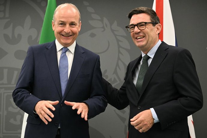 Burnham se défend devant le Premier ministre irlandais de prendre de « nouvelles mesures » pour approfondir les relations avec l'UE