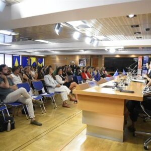 Estaràs (PP) exige que les soins cessent d'être une « affaire privée » et deviennent une priorité dans l'UE