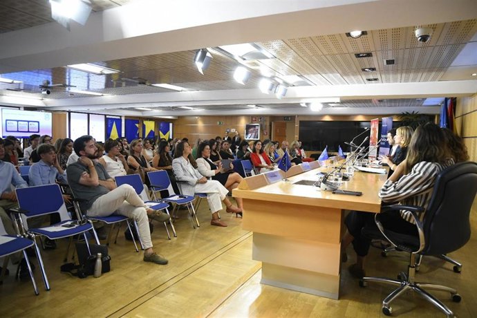 Estaràs (PP) exige que les soins cessent d'être une « affaire privée » et deviennent une priorité dans l'UE