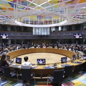 L'UE prolonge de sept jours les sanctions contre 2 600 personnes et entités russes tout en négociant leur renouvellement