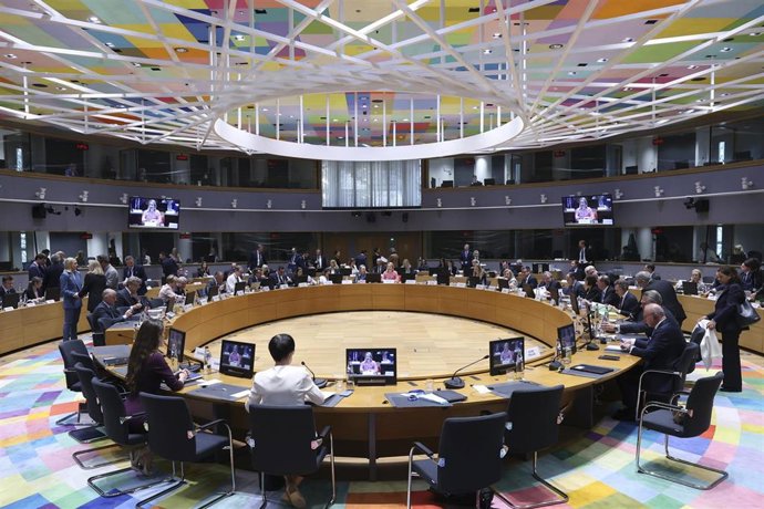 L'UE prolonge de sept jours les sanctions contre 2 600 personnes et entités russes tout en négociant leur renouvellement