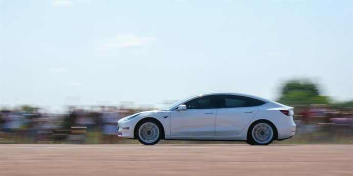 La République tchèque approuve provisoirement la conduite automatisée entièrement supervisée (FSD) de Tesla