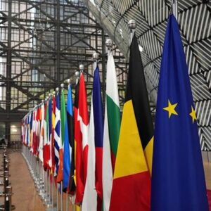 Les Vingt-Sept rapprochent leurs positions pour donner la priorité à la production européenne sans fermer la porte aux pays tiers