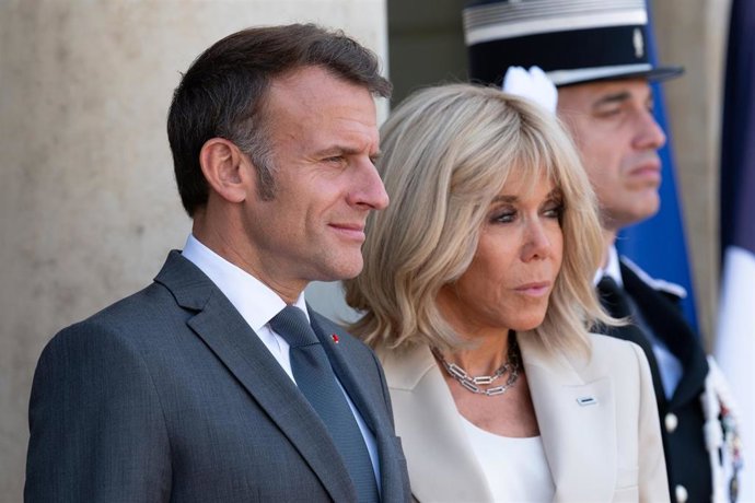 Macron recevra le Collier de l'Ordre d'Isabel la Catholique lors de sa visite d'État en Espagne cette semaine