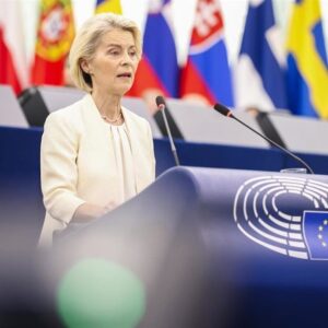 Von der Leyen demande d'interdire les réseaux aux moins de 13 ans et l'accès avec des restrictions jusqu'à 15 ans