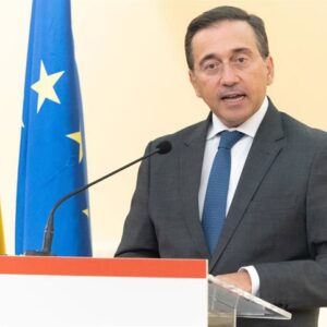 Albares dit que le PP est « ridicule » avec la « loi des petits-enfants » en « harcelant » les consuls pour « couvrir » leurs propositions