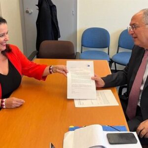 Ana Miranda fait part de son inquiétude au Commissaire concernant l'absence de renouvellement de l'accord avec la Mauritanie