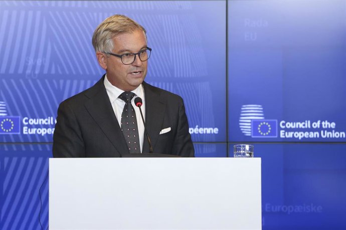 Bruxelles demande aux dirigeants des conseils sur un cadre d'urgence permettant de suspendre le droit d'asile