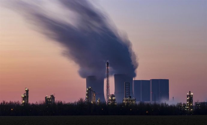 Le Parlement européen appelle à accélérer l'abandon des énergies fossiles et à augmenter le financement climatique lors de la COP31