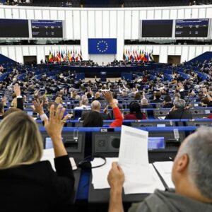Le Parlement européen appelle à des règles anti-corruption plus strictes en matière de financement politique et de portes tournantes