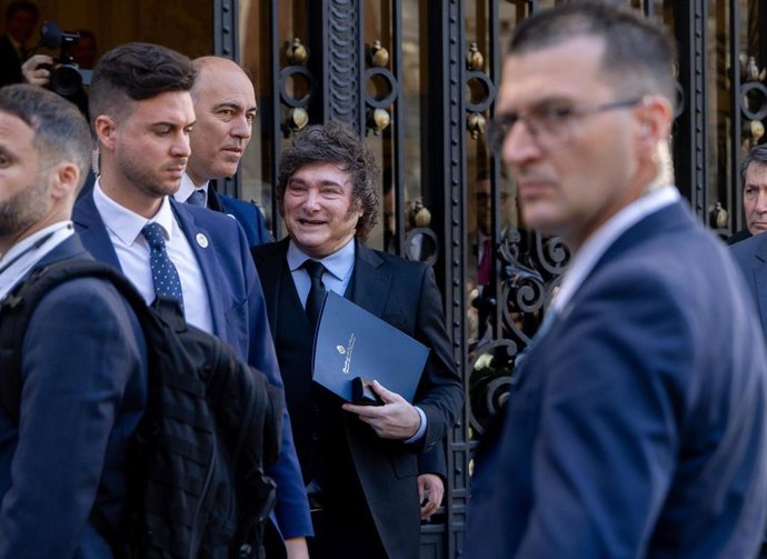 Les Affaires étrangères jugent « indigne » que Milei vienne en Espagne pour insulter Sánchez et « favoriser la polarisation entre les Espagnols »