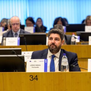 López Miras demandera en Europe plus de flexibilité pour que les PME participent à l'industrie européenne de la défense