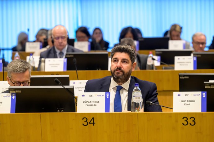 López Miras demandera en Europe plus de flexibilité pour que les PME participent à l'industrie européenne de la défense