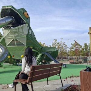 Salamanque renature le parc de Würzburg et agrandit l'espace enfants avec une grande grenouille
