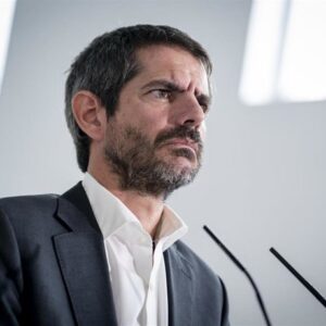 Urtasun accuse Feijóo d'être « voué au trumpisme » et assure que le vote espagnol par correspondance est enviable