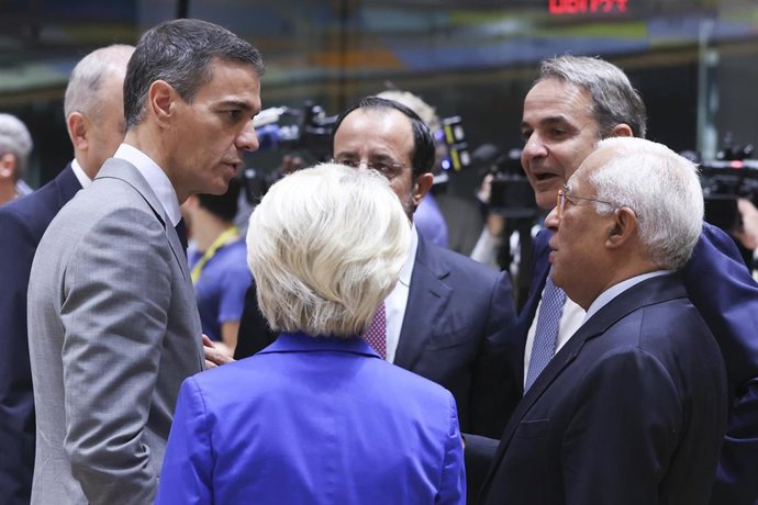 Von der Leyen appelle à une « coordination » de mesures telles que la régularisation en Espagne en raison de son impact possible sur l'UE